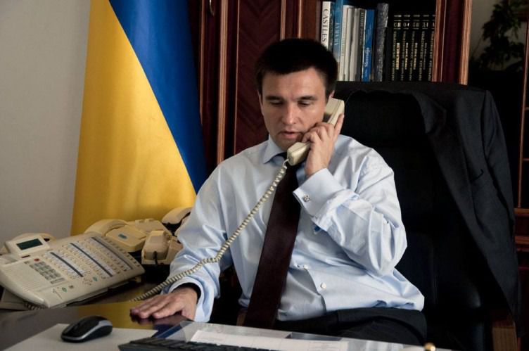 Лавров і Клімкін обговорили хід реалізації Мінських угод. Телефонна розмова відбулася за українською ініціативою, зазначають в МЗС РФ.
