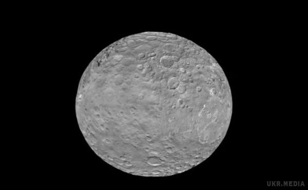  Унікальні фото поверхні планети Церери оприлюднило НАСА (відео). Небесне тіло, майже на третину складається з льоду, відкрито в 1801 році, а в 2006 році віднесено до класу карликових планет