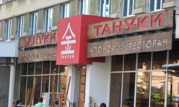 У Москві відбулося чеченське побоїще з-за України. У московському ресторані "Танукі" сталася масова бійка зі стріляниною між охоронцями закладу і чеченцями, які погано говорили про Україну, що і стало причиною конфлікту.