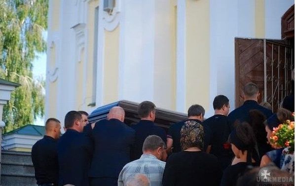 У Рівненській області поховали народного депутата Єремєєва (відео). З-за похорону Єремєєва у Луцьку обмежили рух транспорту