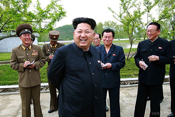 КНДР загрожує США "невідомою світу зброєю". Північна Корея пригрозила США жорстко відповісти на спільні військові навчання США і Південної Кореї Ulchi Freedom Guardian, які повинні розпочатися наступного тижня. Пхеньян заявив, що володіє оборонними і наступальними озброєннями, які поки не відомі світу.