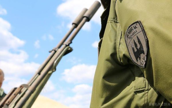 Бійці "Донбасу" повертаються на позиції у зону АТО. Народний депутат, колишній командир батальйону Донбас Семен Семенченко заявив, що батальйон повернувся на оборонні рубежі район Маріуполя.