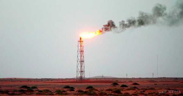 Нафтові держави "спалюють" мільярди, світова вісь влади зміщується. Саудівська Аравія марнує свої валютні резерви з безпрецедентною швидкістю в боротьбі з падінням цін на нафту і зростаючими витратами на ведення війни в Ємені та Сирії. 
