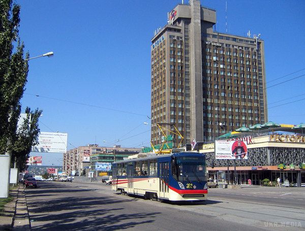 Прогулянка на маршрутному таксі по Луганську (відео). Інформація про реальне життя в Луганську з'являється в інтернеті найчастіше лише у вигляді текстових повідомлень. 
