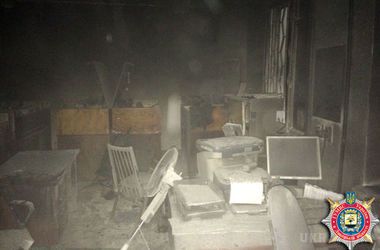 У Донецькій області підпалили військкомат (фото). Невідомі кинули у вікно пляшку із запальною сумішшю