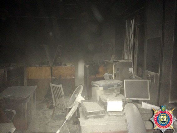 У Донецькій області підпалили військкомат (фото). Невідомі кинули у вікно пляшку із запальною сумішшю