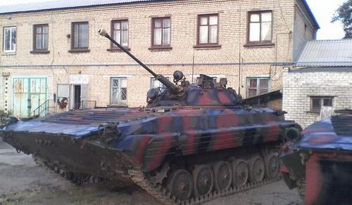 У Луганської області бойовики «ЛНР» ведуть бойову підготовку. Бойовики «ЛНР» тренуються і наносять «осінній» камуфляж на військову техніку.