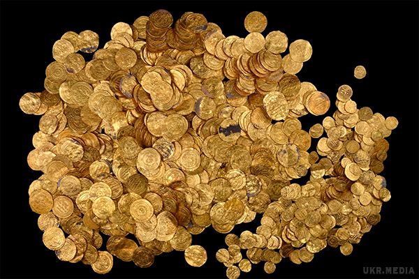 Біля берегів США знайшли іспанське золото на $4,5 млн. Дайвери у Флориді знайшли на затонулому кораблі скарб ціною в 4,5 мільйона доларів. Мисливці за скарбами виявили в Атлантичному океані золото іспанських галеонів.