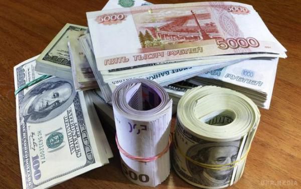 Стало відомо, на скільки ще впаде рубль до кінця року. Зміцнення долара і зниження цін на нафту сприяє подальшому ослабленню рубля