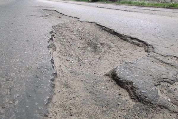 Міністерство: для відновлення українських доріг потрібні десятиліття. У найближчі пару років Україні не світять рівні дороги. 