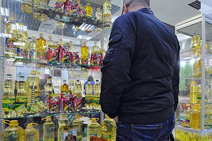 Ціна соняшникової олії в Росії досягла історичного максимуму. Ціна сирої соняшникової олії за тиждень зросла до 57 тисяч рублів за тонну.
