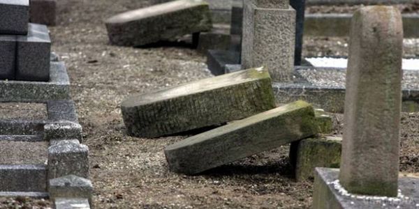  Вандали у Польщі осквернили пам'ятник воїнам УПА. В с. Молодич Ярославського повіту Підкарпатського воєводства невідомі осквернили пам'ятник воїнам УПА і трагічно загиблим жителям села.
