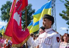 Урочисте відкриття пам'ятника гетьману Сагайдачному. За словами заступника міського голови Ігоря Терехова, в 2008 році цей пам'ятник був встановлений в Севастополі, але після анексії Криму місцева влада демонтувала монумент і хотіла його утилізувати. За ініціативою мера Харкова Геннадія Кернеса були проведені переговори, і пам'ятник передали в Харків.