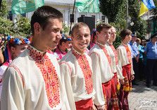 Урочисте відкриття пам'ятника гетьману Сагайдачному. За словами заступника міського голови Ігоря Терехова, в 2008 році цей пам'ятник був встановлений в Севастополі, але після анексії Криму місцева влада демонтувала монумент і хотіла його утилізувати. За ініціативою мера Харкова Геннадія Кернеса були проведені переговори, і пам'ятник передали в Харків.
