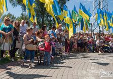 Урочисте відкриття пам'ятника гетьману Сагайдачному. За словами заступника міського голови Ігоря Терехова, в 2008 році цей пам'ятник був встановлений в Севастополі, але після анексії Криму місцева влада демонтувала монумент і хотіла його утилізувати. За ініціативою мера Харкова Геннадія Кернеса були проведені переговори, і пам'ятник передали в Харків.