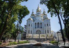 Відкриття і освячення храму Святих Дружин-Мироносиць. 23 серпня, на день міста, було урочисто відкрито та освячено верхній храм.