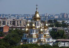 Відкриття і освячення храму Святих Дружин-Мироносиць. 23 серпня, на день міста, було урочисто відкрито та освячено верхній храм.