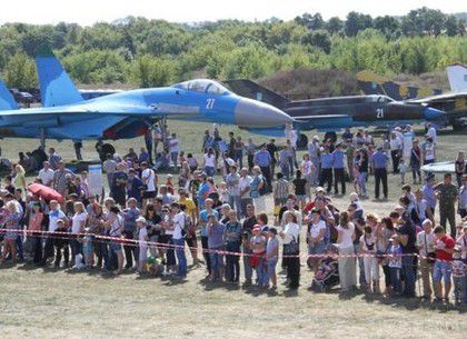 Як проходив ювілей харківського аероклубу в Коротичі. 22 серпня на аеродромі «Коротич» розпочалися заходи, присвячені ювілею клубу, які триватимуть протягом трьох днів. 