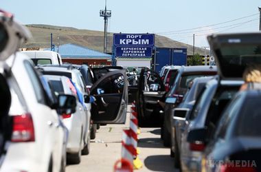 У Криму оголошено режим надзвичайної ситуації. Росіян просять утриматися від поїздок на півострів
