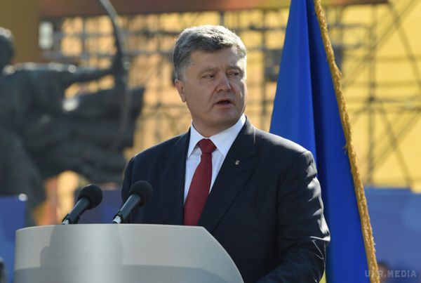 Промова президента на параді. Порошенко згадав Іловайськ і процитував Ліну Костенко