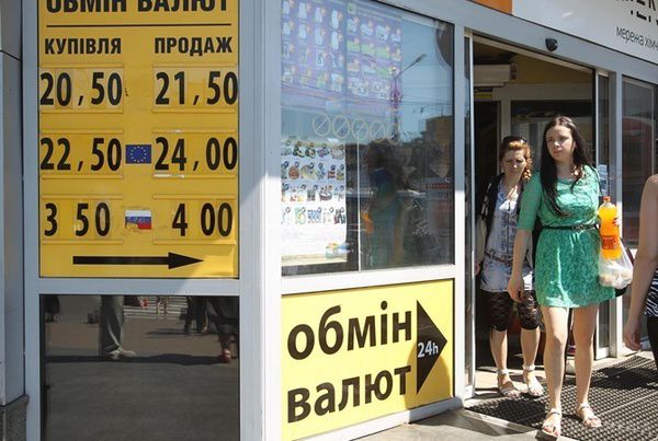 Українська економіка впала настільки, що зростання може відбутися тільки за рахунок інфляції. Про це економіст Всеволод Степанюк