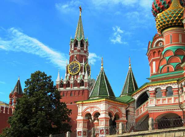 Кремль вимагає від Порошенка доказів постачання 500 танків бойовикам. У Держдумі РФ хочуть «доказів» постачання Росією техніки та озброєння на окуповану частину Донбасу, про що заявив президент України Петро Порошенко.