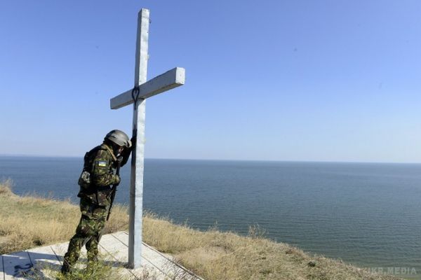 За добу в зоні АТО загинуло двоє бійців, дев'ятеро поранені-полковник Олександр Мотузяник. За минулу добу в зоні проведення антитерористичної операції загинуло двоє військовослужбовців, ще дев #39;ятеро дістали поранення.