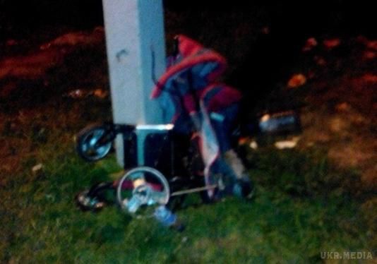 У Дніпропетровську юрба ледь не розірвала п'яного водія, який вбив і покалічив людей (фото). Увечері 24 серпня у Самарському районі на місці ДТП розлючений натовп ледь не вбив водія "Мерседеса"