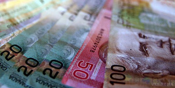 Канадський долар впав до 11-річного мінімуму відносно долара США. Курс національної валюти Канади - долара - у вівторок за підсумками торгів на біржі в Торонто досяг значень 2004 року.