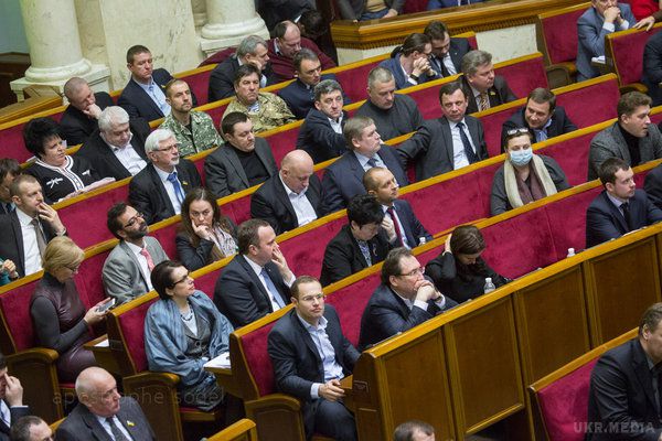 Хто намагається об'єднати Порошенко і Яценюка. Керівники фракцій Народний фронт і Блок Петра Порошенка зацікавлені в об'єднанні - подробиці про участь у цьому Турчинова.