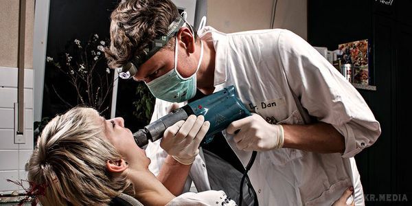 Нові зуби будуть вирощувати прямо у роті. Технологія заснована на процесі природної ремінералізації зубів.