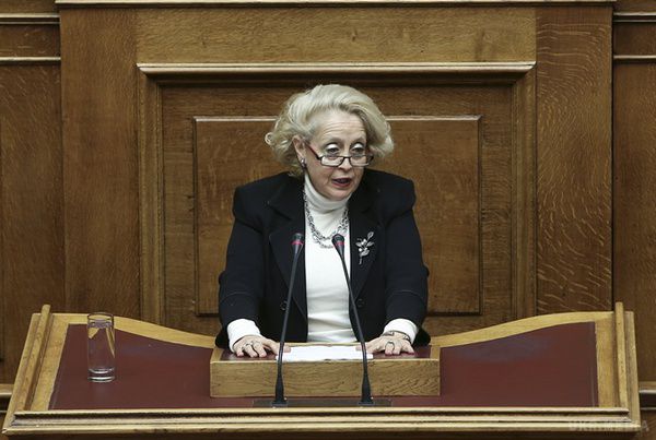 В Греції, вперше в історії, прем'єром стала жінка. 27 серпня у Греції призначили Голову перехідного уряду.