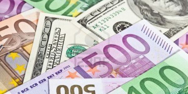 Незабаром українці зможуть купувати валюту вдосталь. Успішне завершення переговорів з міжнародними кредиторами буде сприяти зняття адміністративних обмежень на валютному ринку.