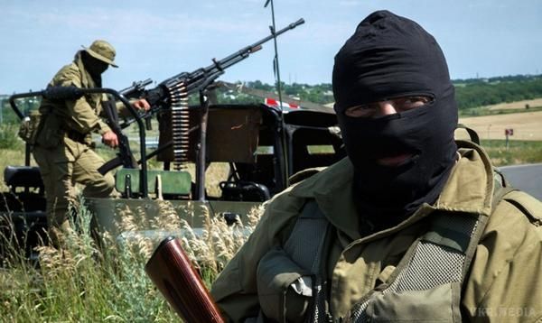Бойовики  спробували обійти позиції сил АТО біля Маріуполя. У п'ятницю з 19:00 і до опівночі бойовики суттєво зменшили провокаційні обстріли позицій сил АТО. 