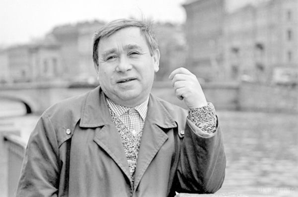 Помер актор Михайло Свєтін. Актор Михайло Свєтін помер сьогодні в реанімації Гатчинськоъ центральної районної лікарні. Причиною смерті народного артиста став набряк головного мозку на тлі інсульту. Йому було 84 роки.