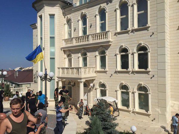 Одеські активісти захопили замок Ківалова, фото. Ківалову вдалося уникнути покарання після фальсифікацій виборів у 2004-му