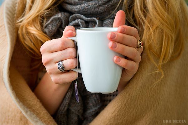Як пережити прихід осені. Ось і закінчилося літо, яке ми завжди з нетерпінням чекаємо і яке так не хочеться відпускати. У літні місяці нас оточує маса задоволень – відпочинок на морі, довгі прогулянки по вечірньому місту або поїздки на дачу. День триває довго і здається, що за цей час ми готові згорнути гори. З поступовим відходом сонця і зменшенням світлового дня багато хто з нас відчувають тугу, стають млявими й апатичними.