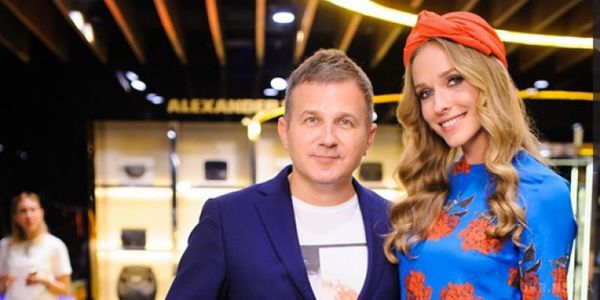 Катя Осадча та Юрій Горбунов знову дали привід для пікантних чуток. У ЗМІ активно обговорюється новина про те, що популярна телеведуча Катя Осадча закрутила роман зі своїм колегою Юрієм Горбунов.