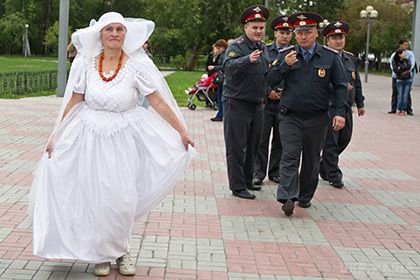 У Росії з'явилася весільна поліція. Учасники весільних процесій нерідко порушують громадський порядок