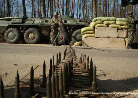 Всі пропускні пункти в зоні АТО перейшли на осінній графік (фото). На осінній графік роботи перейшли всі блокпости на лінії зіткнення в Донецькій і Луганській областях. 