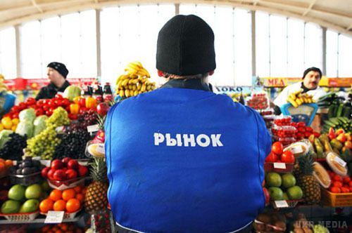 Ринкових торговців у «ДНР» за підвищення цін будуть штрафувати. Підвищення цін на ринку «ДНР» у зв'язку з введенням «плаваючого» курсу рубля буде каратися штрафом від чотирьох тисяч рублів.