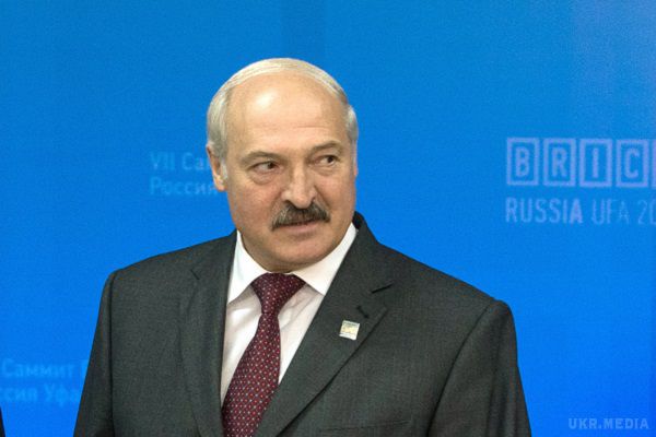 Лукашенко націлився на новий термін. Президент Білорусії Олександр Лукашенко подав у Центральну виборчу комісію документи, необхідні для його реєстрації як кандидата в глави держави. Всі папери бажаючим позмагатися на виборах за крісло президента необхідно було здати до 14:00 5 вересня.