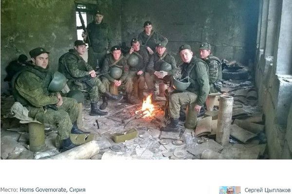 Солдати армії РФ масово публікують фото із Сирії. З фотографій, опублікованих на своїх сторінках у соціальних медіа російськими військовими, "яких у Сирії немає", можна зробити висновки не лише про географію їх проникнення в цю країну, але і про чисельний склад.
