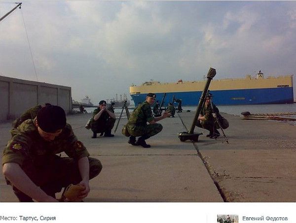 Солдати армії РФ масово публікують фото із Сирії. З фотографій, опублікованих на своїх сторінках у соціальних медіа російськими військовими, "яких у Сирії немає", можна зробити висновки не лише про географію їх проникнення в цю країну, але і про чисельний склад.