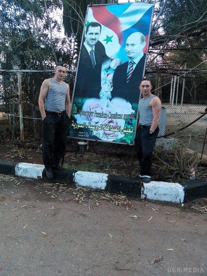 Солдати армії РФ масово публікують фото із Сирії. З фотографій, опублікованих на своїх сторінках у соціальних медіа російськими військовими, "яких у Сирії немає", можна зробити висновки не лише про географію їх проникнення в цю країну, але і про чисельний склад.