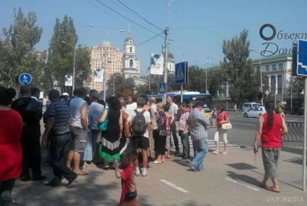 У Донецьку почалися бунти і бійки - ЗМІ. Після  зміщення з посади голови "парламенту" Андрія Пургіна, у Донецьку почалися мітинги і бійки. Про це пишуть російські ЗМІ.