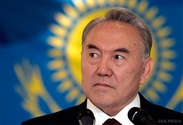 Президент Казахстану пропонує громадянам відмовитися від бананів і західного одягу. Президент заявляє, що західні продукти можуть бути шкідливими, і пропонує жителям своєї країни відмовитися від деяких з них