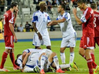 Суперники збірної України масово отруїлися напередодні матчу. 15 з 20 футболістів збірної Люксембургу злягли з шлунково-кишковим розладом напередодні матчі відбору на Євро-2016.