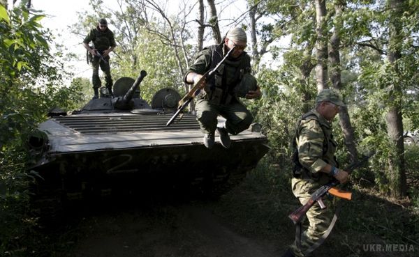 Після вчорашнього затишшя в зоні АТО бойовики знову вдалися до збройних провокацій - штаб. Минула доба в зоні АТО  пройшла не цілком спокійно.