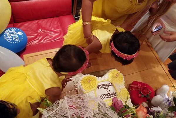 Камалія про день народження дочок: відсвяткували скромно через ситуацію в Україні. Співачка Камалія відзначила другий День народження дочок-близнючок – Мирабелли і Арабелли.